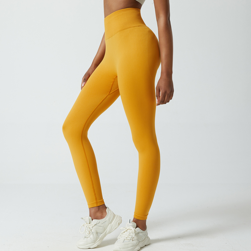 Breathable Middle Waist Yoga Pants Featuring Seamless Comfort