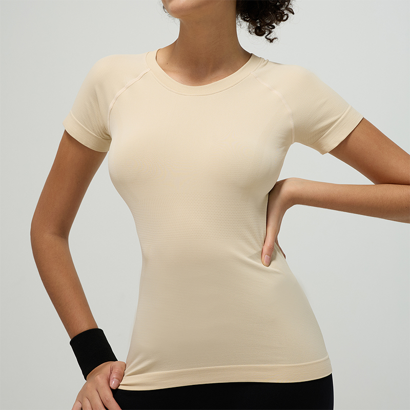 Women’s Sports Short Sleeves with Sculpting Cut and Soft Elastic Fabric