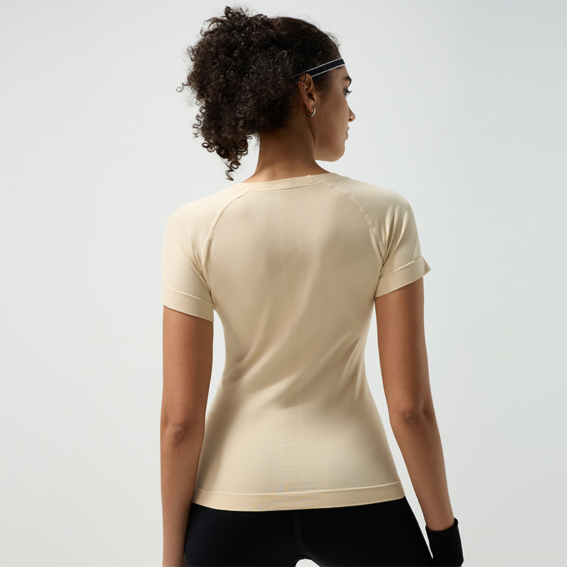 Women’s Sports Short Sleeves with Sculpting Cut and Soft Elastic Fabric