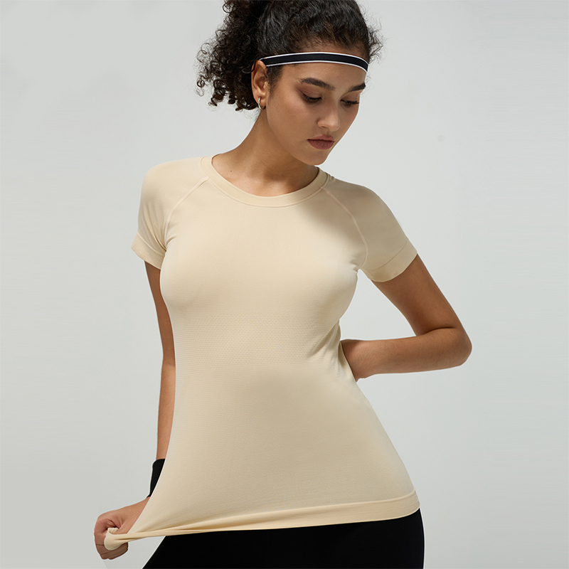 Women’s Sports Short Sleeves with Sculpting Cut and Soft Elastic Fabric