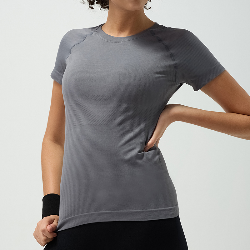 Women’s Sports Short Sleeves with Sculpting Cut and Soft Elastic Fabric