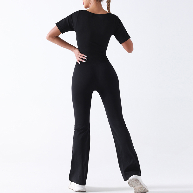 Sculpting One-Piece Sports Yoga Jumpsuit with Moisture-Wicking Fabric