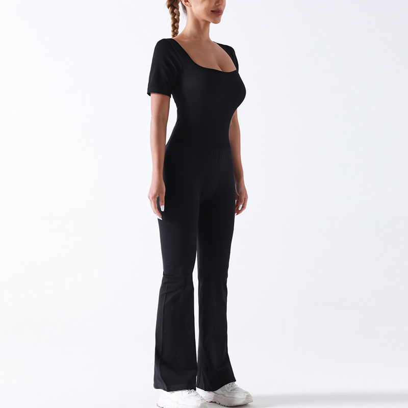 Sculpting One-Piece Sports Yoga Jumpsuit with Moisture-Wicking Fabric