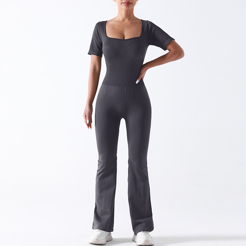 Sculpting One-Piece Sports Yoga Jumpsuit with Moisture-Wicking Fabric